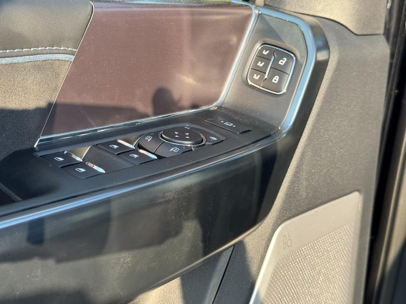 Ford Super Duty F-250 SRW Vehicle Image 14