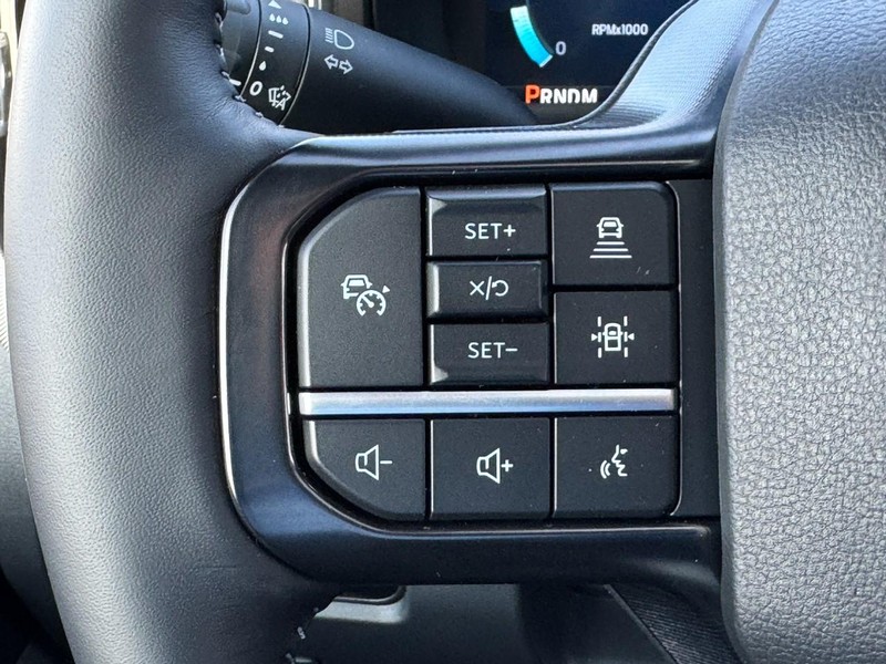 Ford Super Duty F-250 SRW Vehicle Image 16