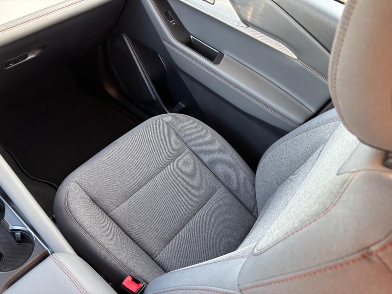 Ford Explorer Vehicle Full-screen Gallery Image 11