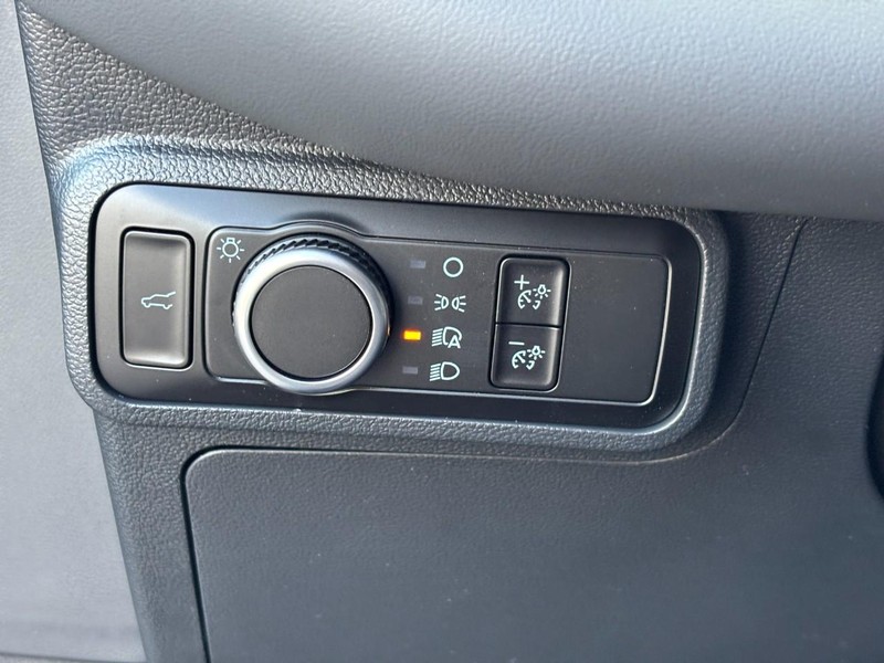 Ford Explorer Vehicle Full-screen Gallery Image 12