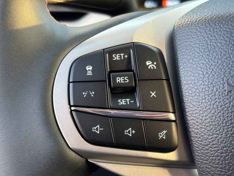 Ford Explorer Vehicle Full-screen Gallery Image 13