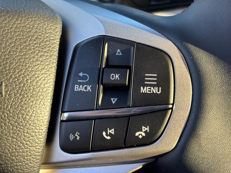 Ford Explorer Vehicle Full-screen Gallery Image 14