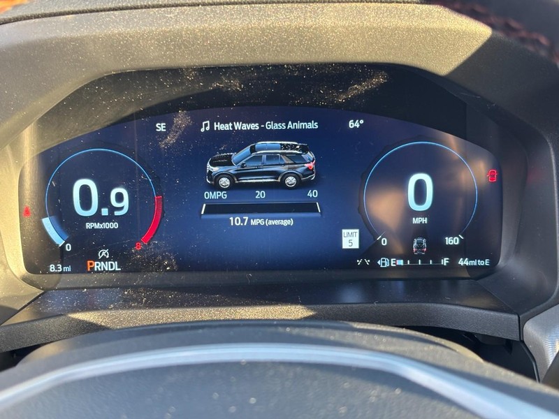 Ford Explorer Vehicle Full-screen Gallery Image 15