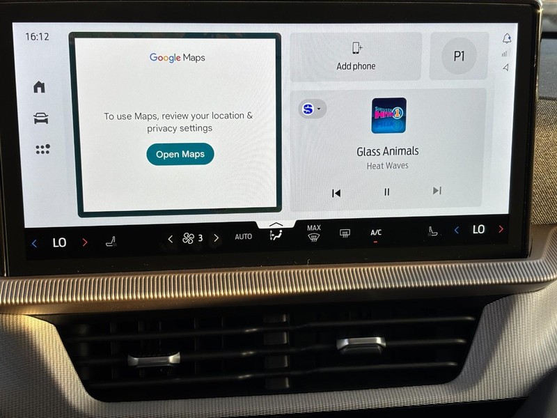 Ford Explorer Vehicle Full-screen Gallery Image 16