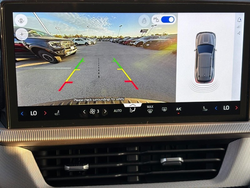 Ford Explorer Vehicle Full-screen Gallery Image 17