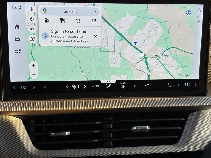 Ford Explorer Vehicle Full-screen Gallery Image 18