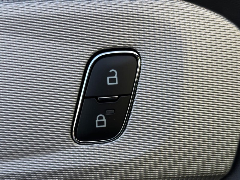 Ford Explorer Vehicle Full-screen Gallery Image 21