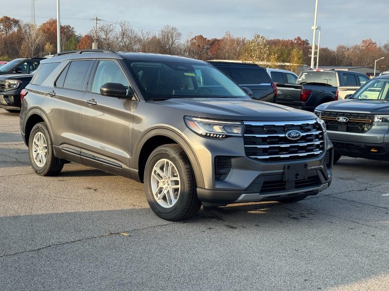 Ford Explorer Vehicle Full-screen Gallery Image 2