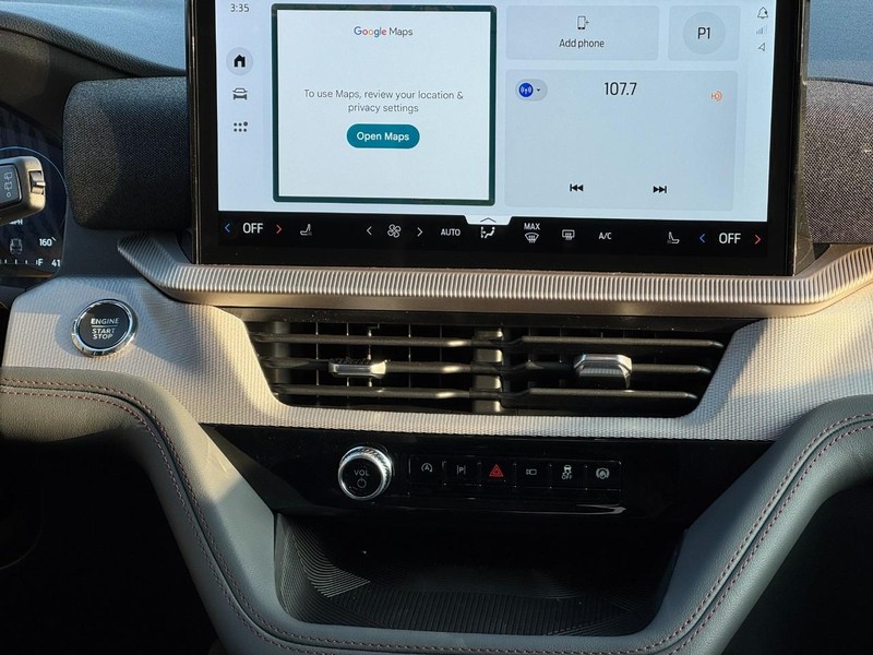 Ford Explorer Vehicle Full-screen Gallery Image 9