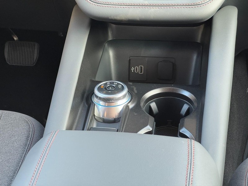 Ford Explorer Vehicle Full-screen Gallery Image 10