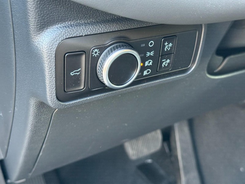 Ford Explorer Vehicle Full-screen Gallery Image 12