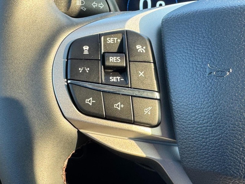 Ford Explorer Vehicle Full-screen Gallery Image 13