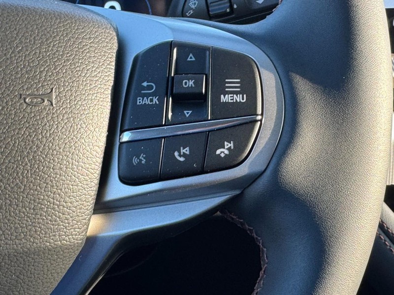 Ford Explorer Vehicle Full-screen Gallery Image 14