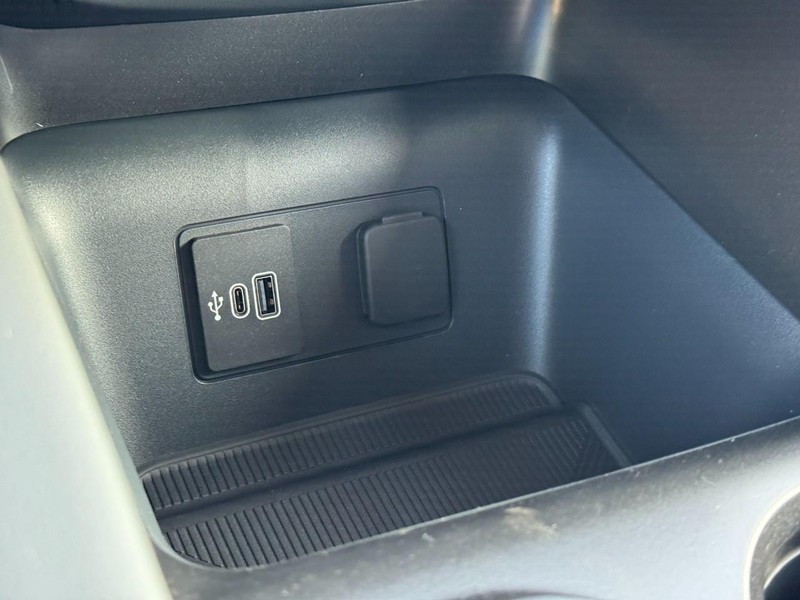 Ford Explorer Vehicle Full-screen Gallery Image 15