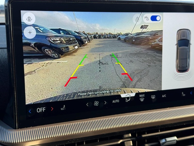 Ford Explorer Vehicle Full-screen Gallery Image 16