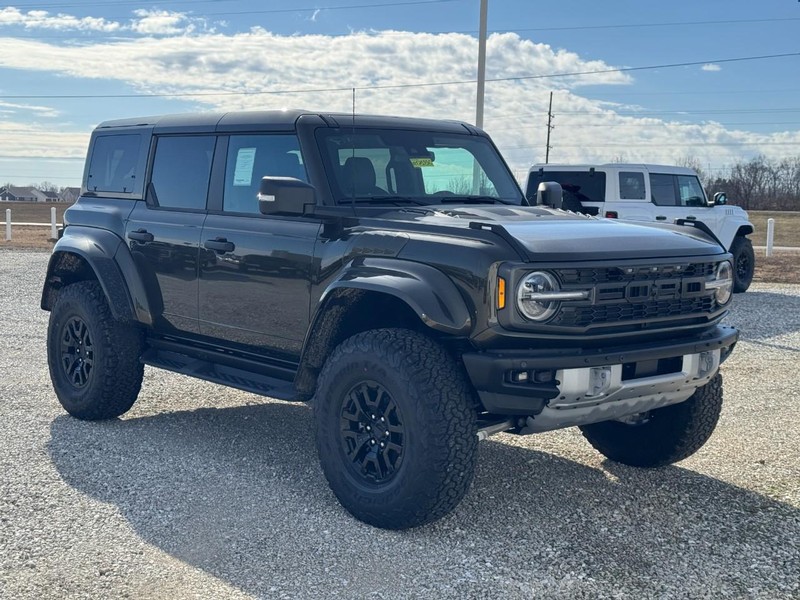 Ford Bronco Vehicle Full-screen Gallery Image 2