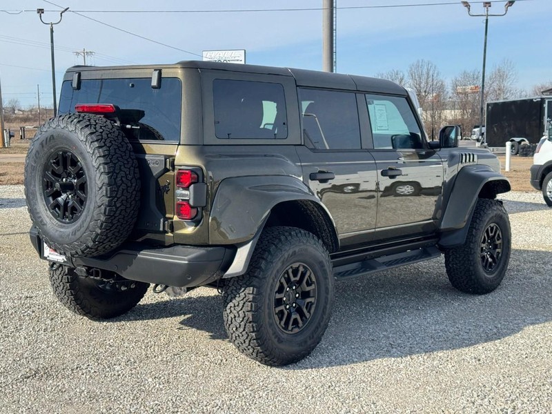 Ford Bronco Vehicle Full-screen Gallery Image 3