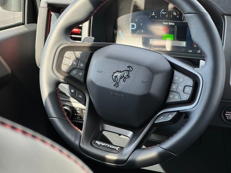 Ford Bronco Vehicle Full-screen Gallery Image 7