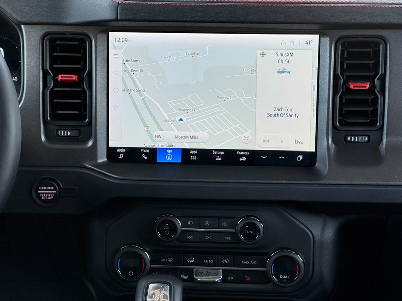 Ford Bronco Vehicle Full-screen Gallery Image 8