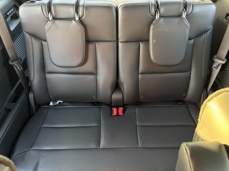 Ford Explorer Vehicle Full-screen Gallery Image 6