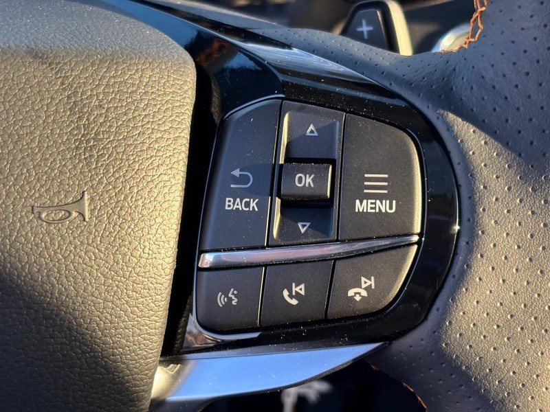 Ford Explorer Vehicle Full-screen Gallery Image 14