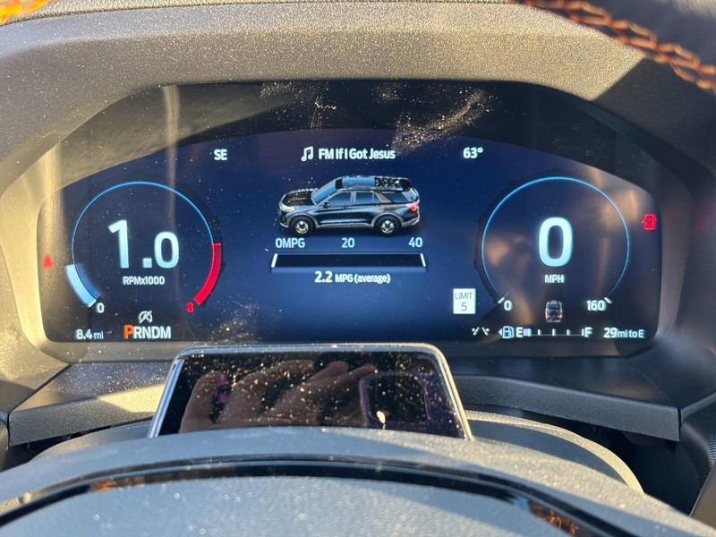 Ford Explorer Vehicle Full-screen Gallery Image 15