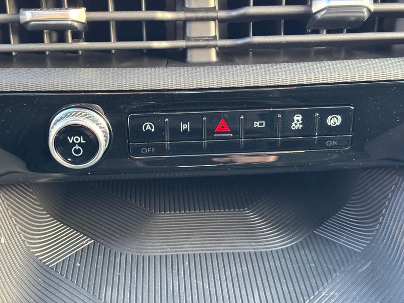 Ford Explorer Vehicle Full-screen Gallery Image 19