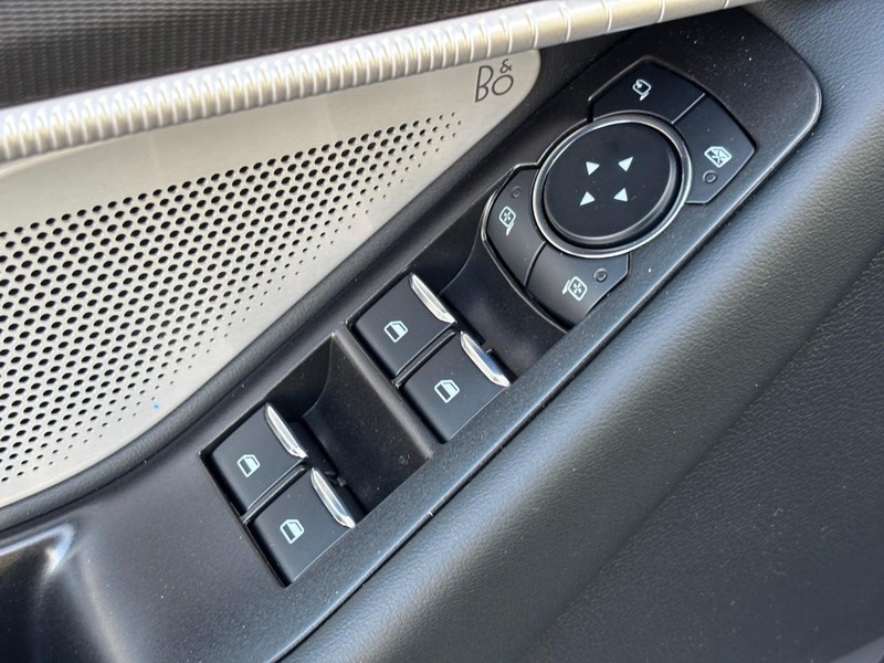 Ford Explorer Vehicle Full-screen Gallery Image 20