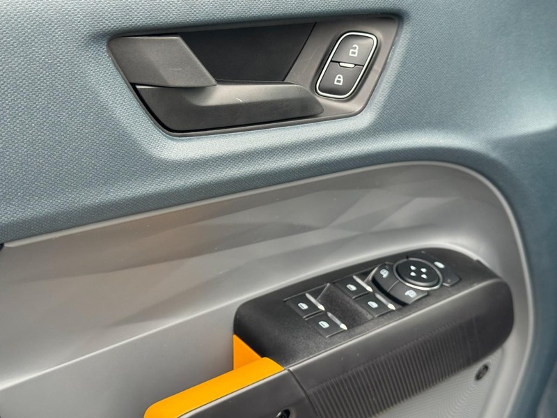 Ford Maverick Vehicle Image 11