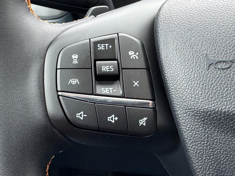 Ford Maverick Vehicle Image 13