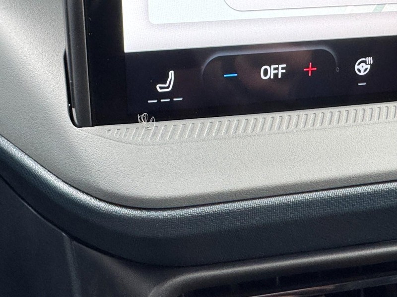 Ford Maverick Vehicle Image 16