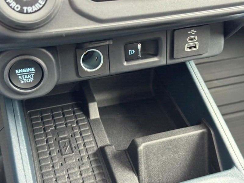 Ford Maverick Vehicle Image 17