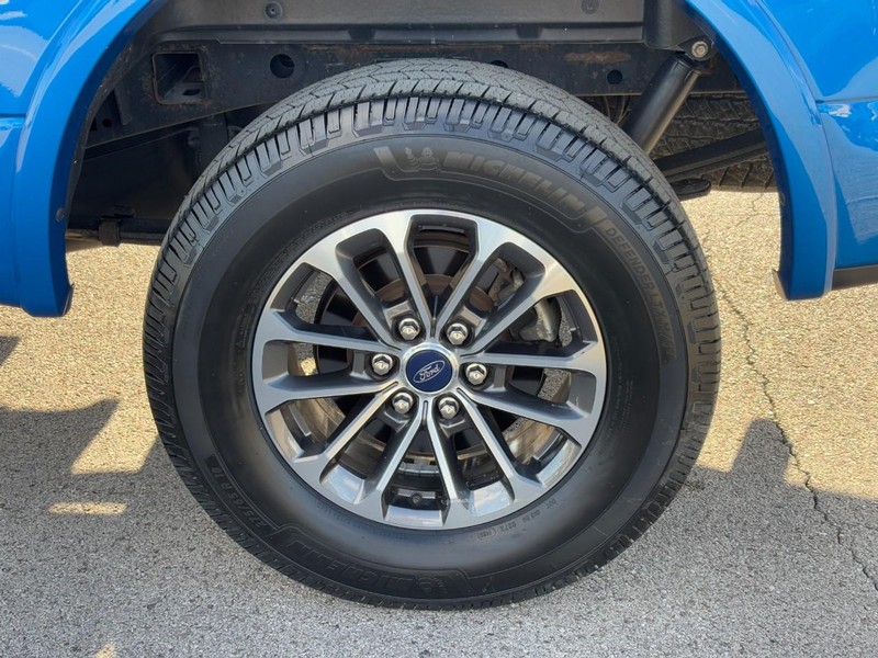 Ford F-150 Vehicle Full-screen Gallery Image 14