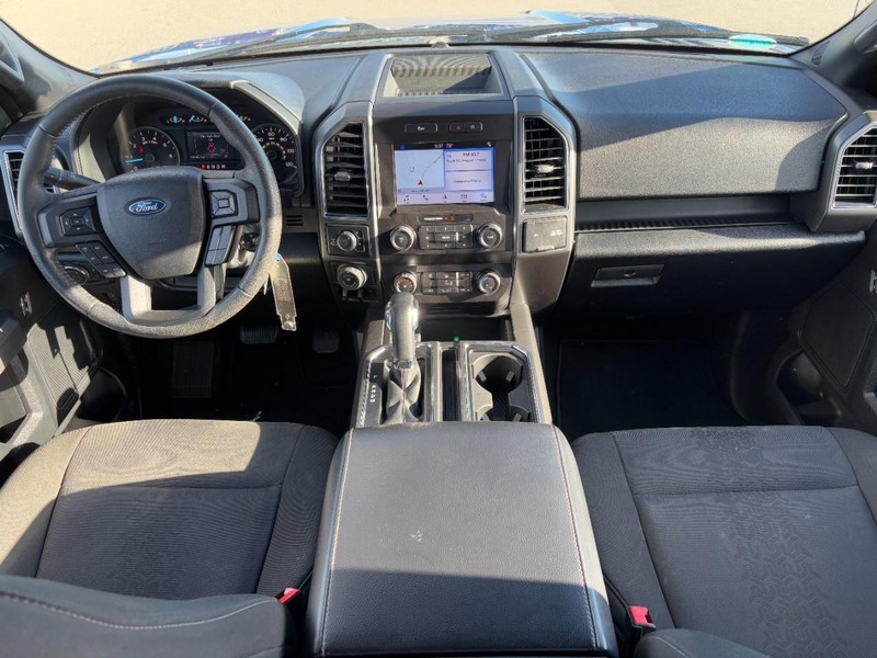 Ford F-150 Vehicle Full-screen Gallery Image 18