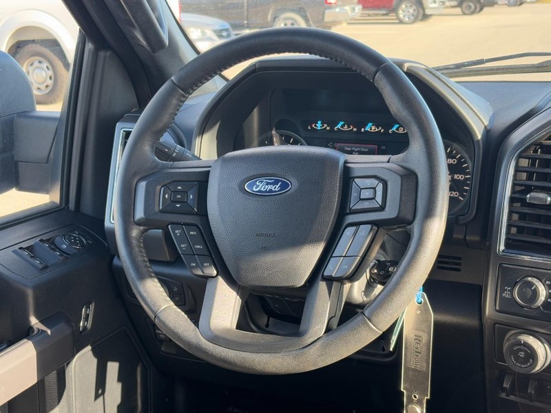 Ford F-150 Vehicle Full-screen Gallery Image 19