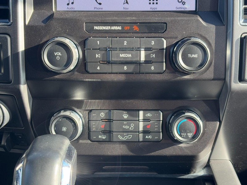 Ford F-150 Vehicle Full-screen Gallery Image 21