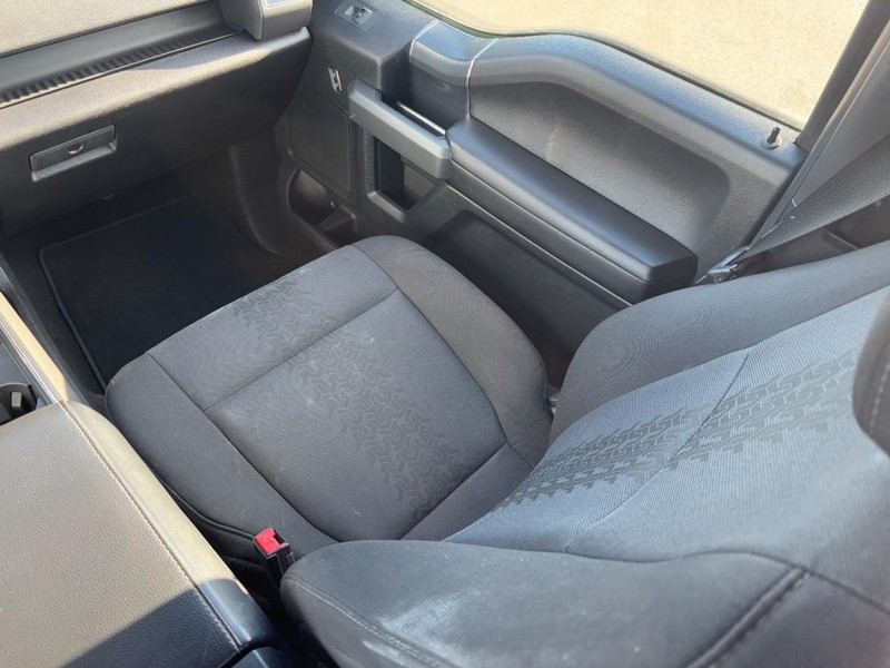 Ford F-150 Vehicle Full-screen Gallery Image 22