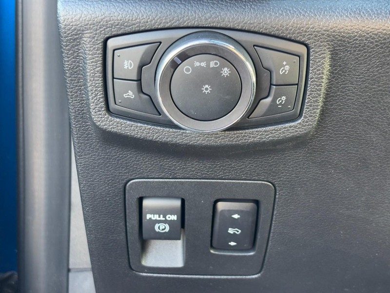 Ford F-150 Vehicle Full-screen Gallery Image 23