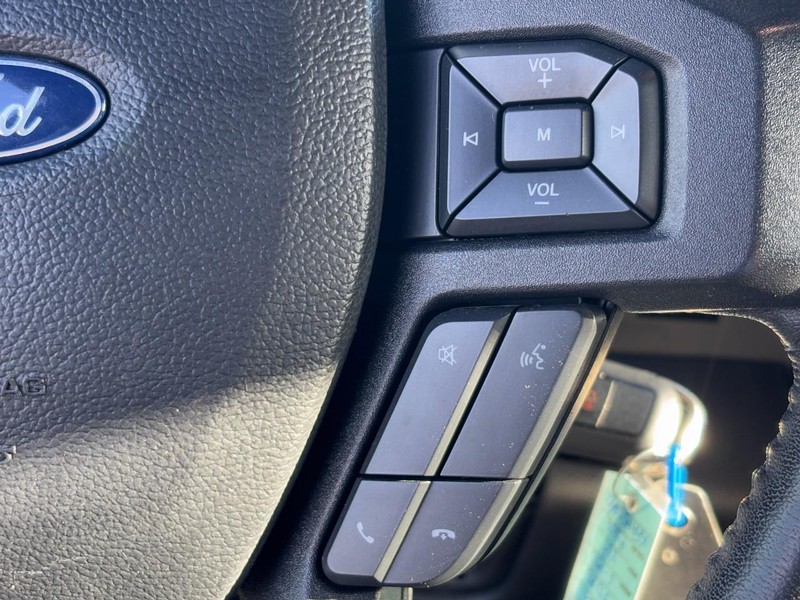 Ford F-150 Vehicle Full-screen Gallery Image 25