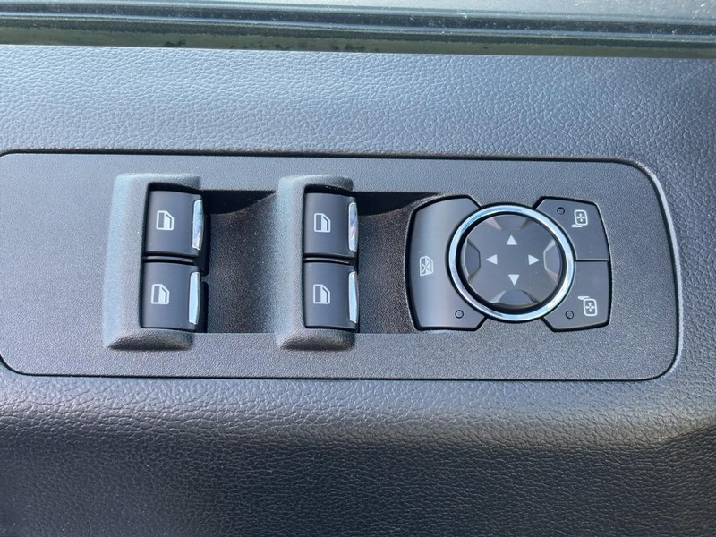 Ford F-150 Vehicle Full-screen Gallery Image 31