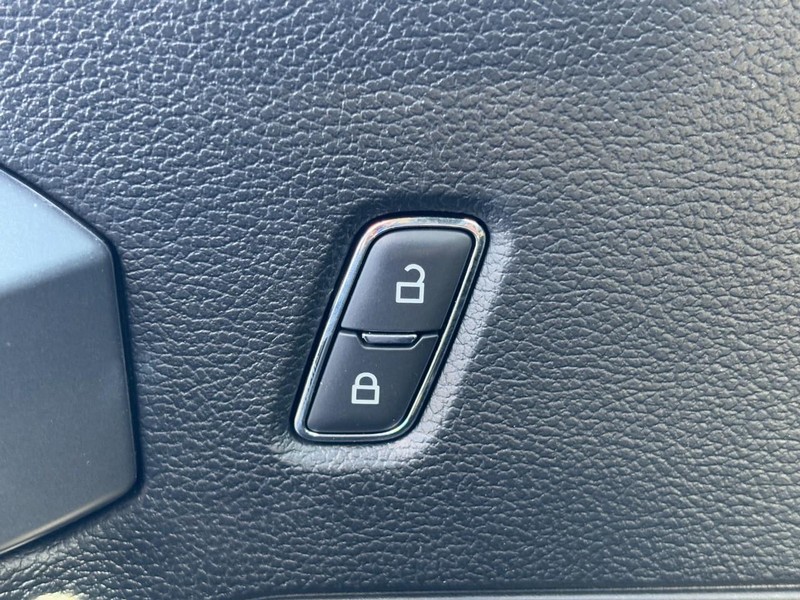 Ford F-150 Vehicle Full-screen Gallery Image 32