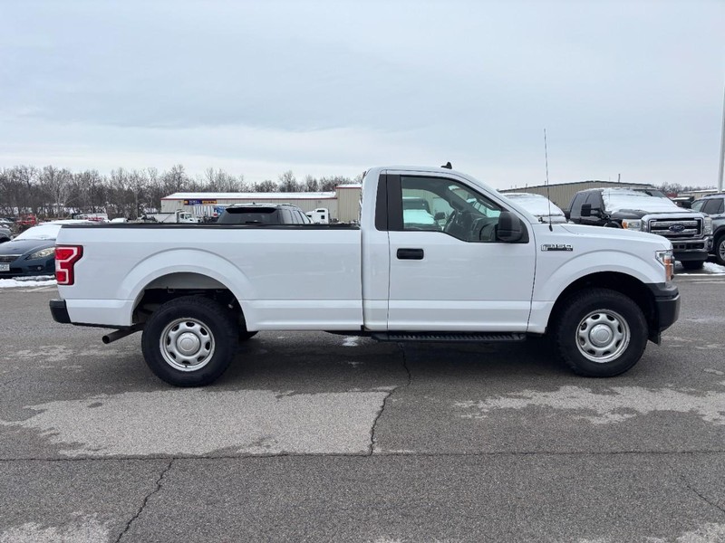 Ford F-150 Vehicle Full-screen Gallery Image 2