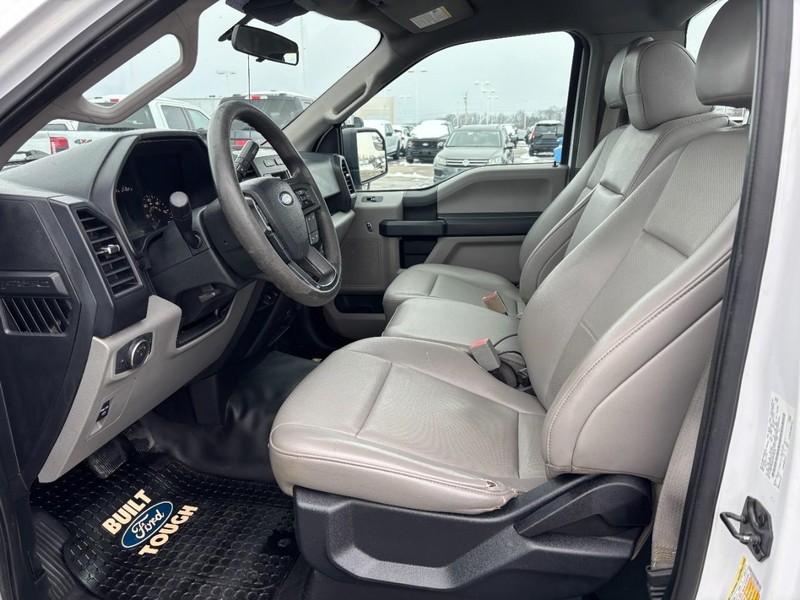 Ford F-150 Vehicle Full-screen Gallery Image 9
