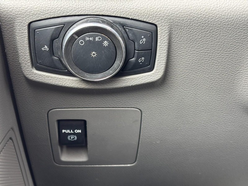 Ford F-150 Vehicle Full-screen Gallery Image 10