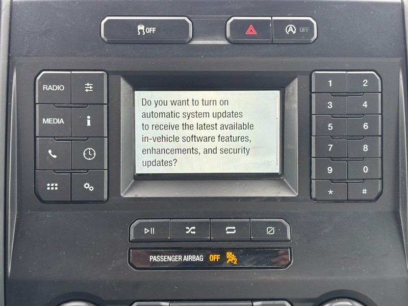 Ford F-150 Vehicle Full-screen Gallery Image 14