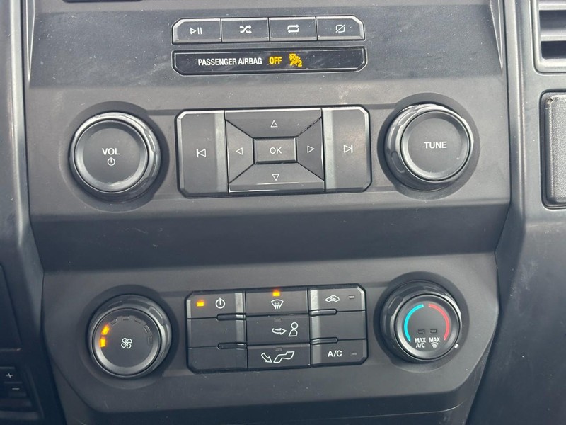 Ford F-150 Vehicle Full-screen Gallery Image 16