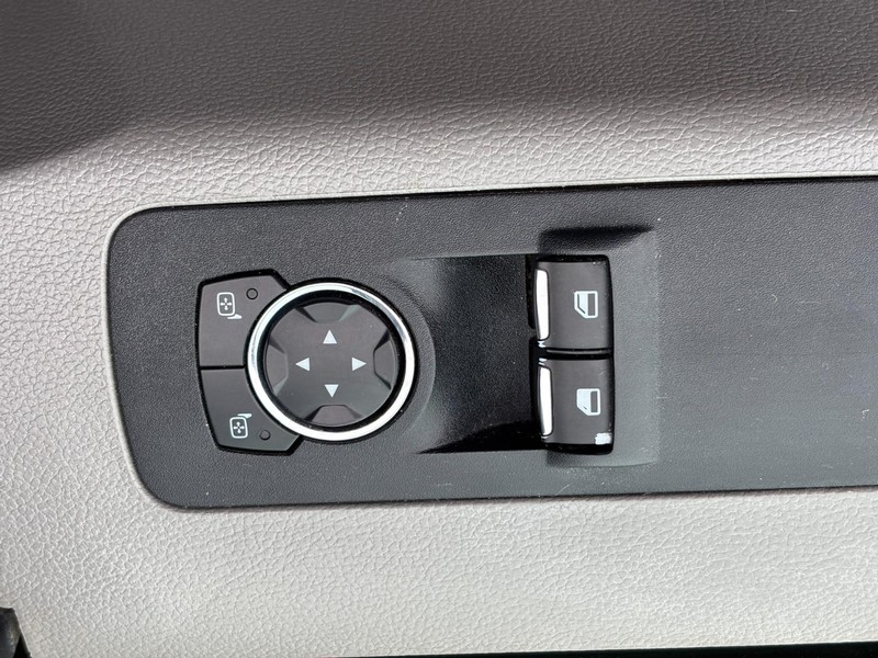 Ford F-150 Vehicle Full-screen Gallery Image 17