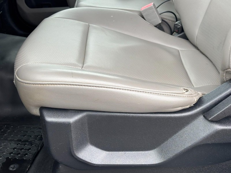 Ford F-150 Vehicle Full-screen Gallery Image 19