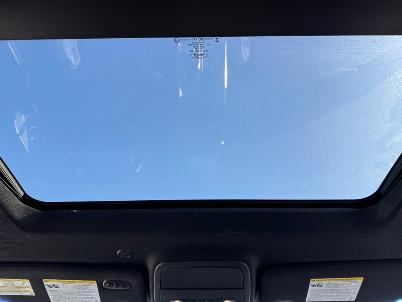 Ford Explorer Vehicle Full-screen Gallery Image 12