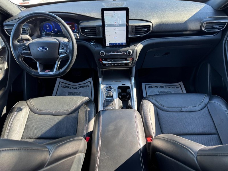 Ford Explorer Vehicle Full-screen Gallery Image 13